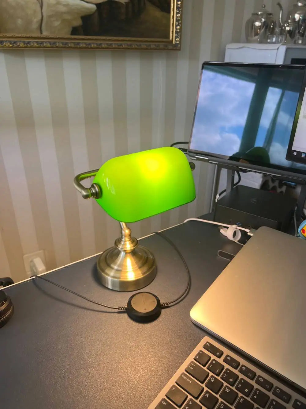 BowLift | Retro Mini Desk Lamp NostalGlow – Compact Elegance