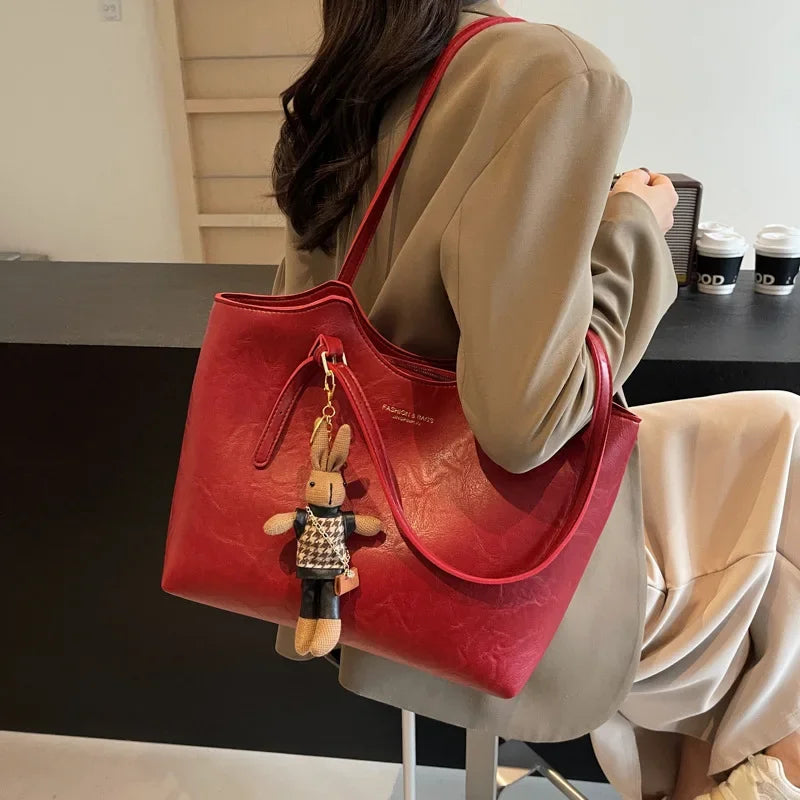 BowLift | Mirella | Classic Women’s Shopper Bag with Charm – Elegant, Spacious & Timeless