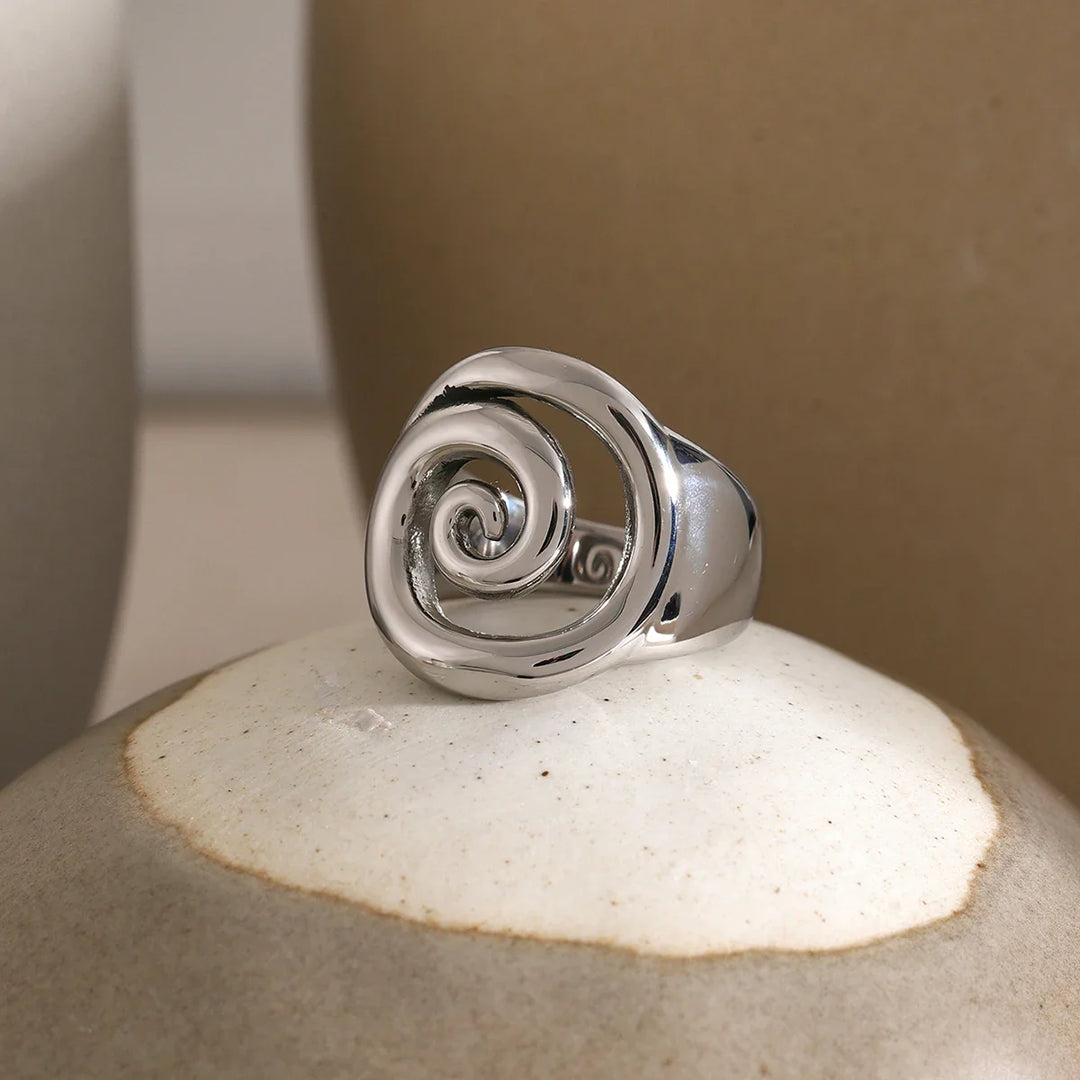BowLift | 18k Spiral Statement Ring