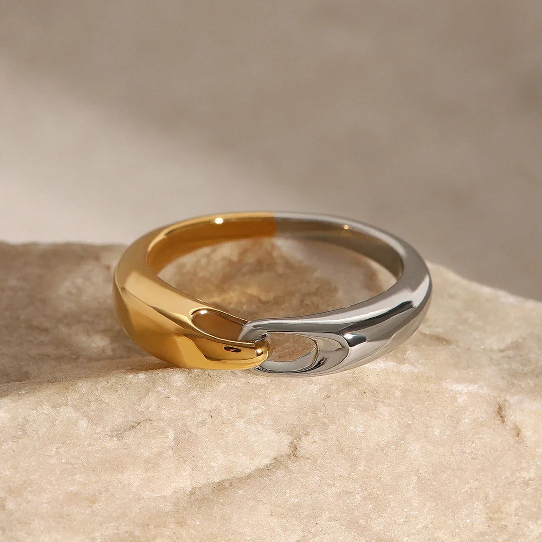 BowLift | Elegant Two Tone Buckle Link Ring