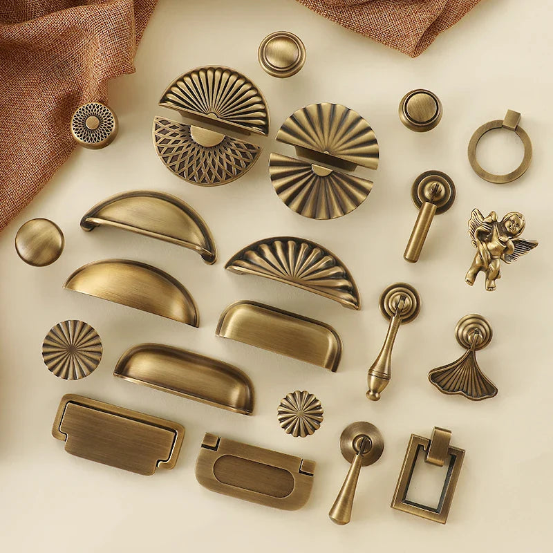Bronvella ArcRetro Furniture Handle in Antique Copper Bowlift