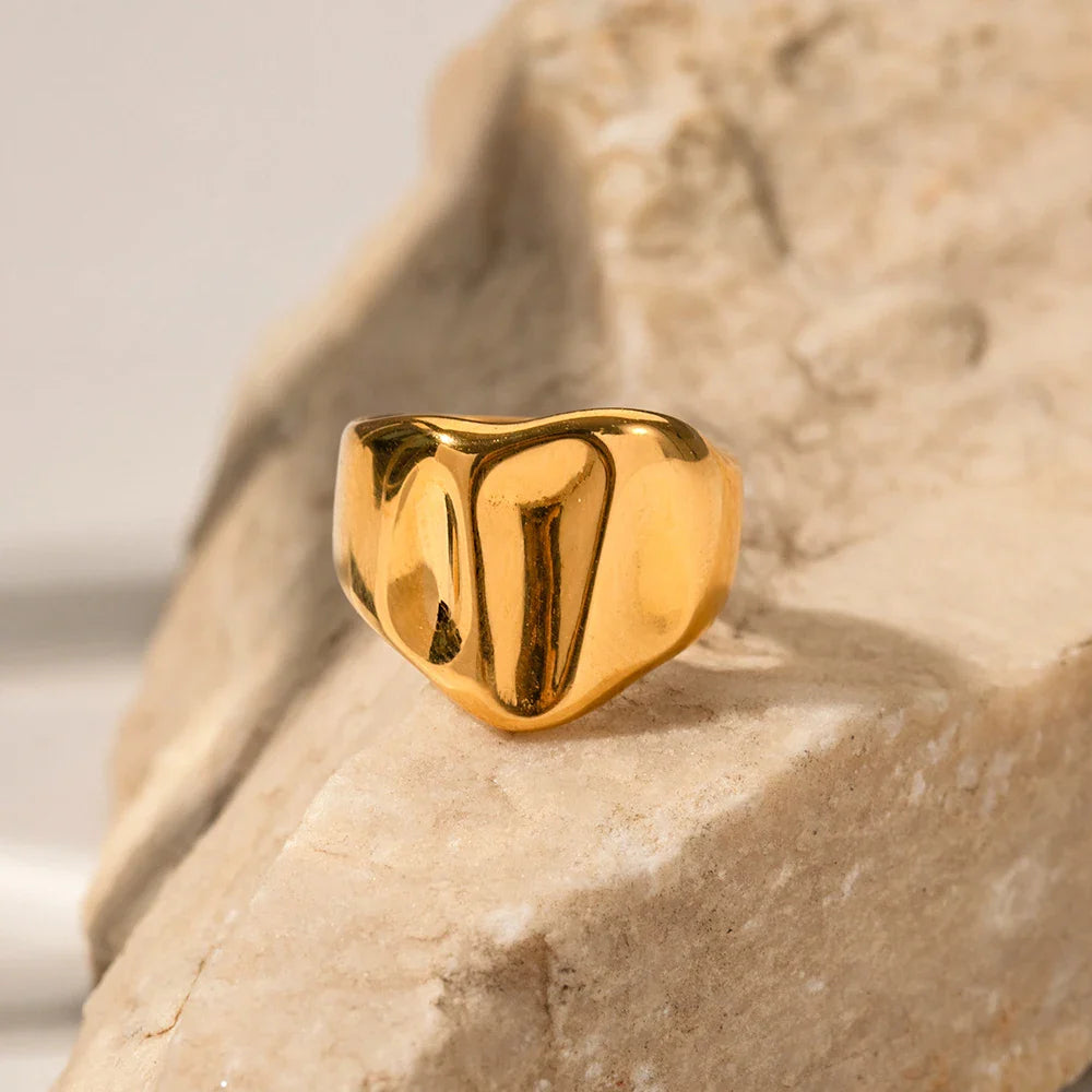 BowLift | Wide Wave Textured Ring