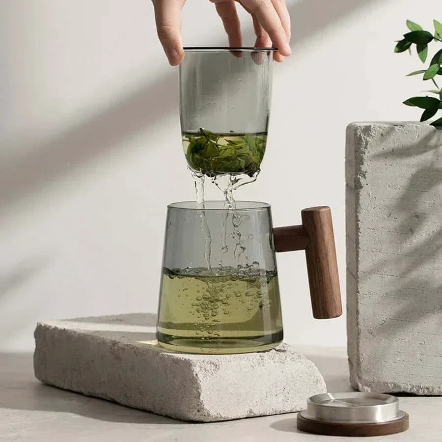 BowLift | Ultramodern Glass Tea Cup with Filter and Lid