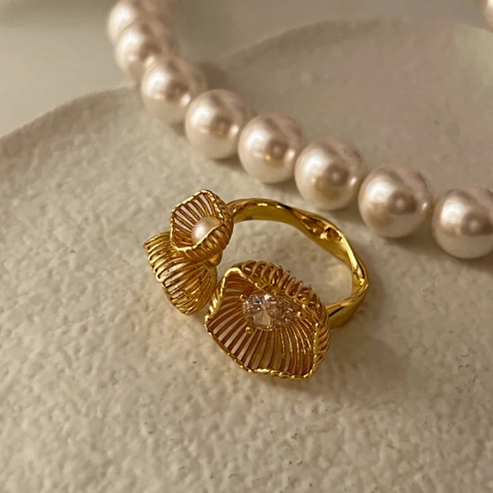 BowLift | Diamond Pearl Clam Shell Ring