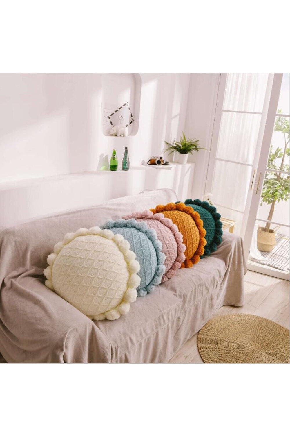 decorated round cushions | Bowlift