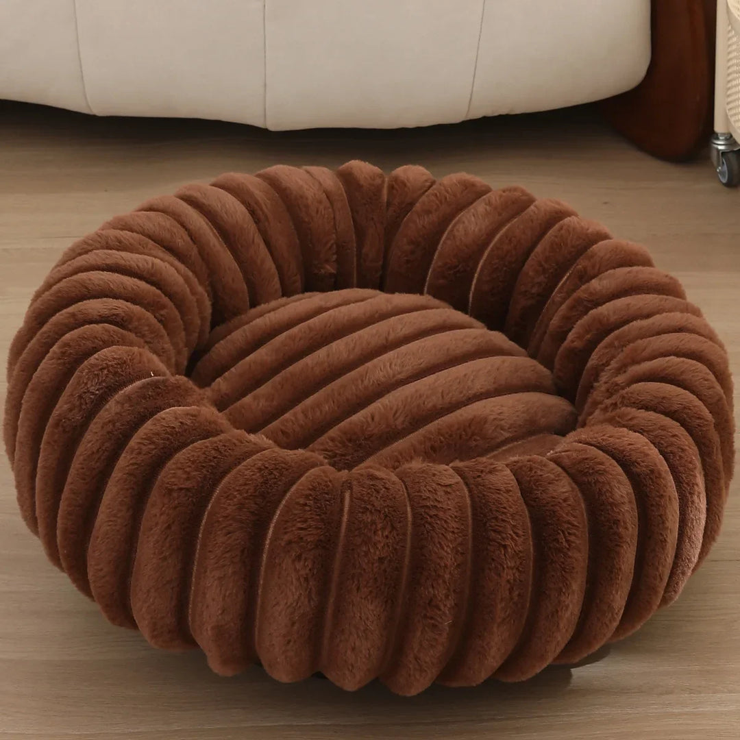 Round donut dog bed made of plush with non-slip bottom Bowlift