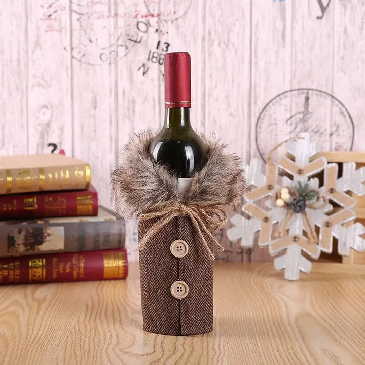 Christmas bottle cover with fur collar – festive cover for wine bottles, gnome decoration for Christmas, perfect as gift wrapping | Bowlift