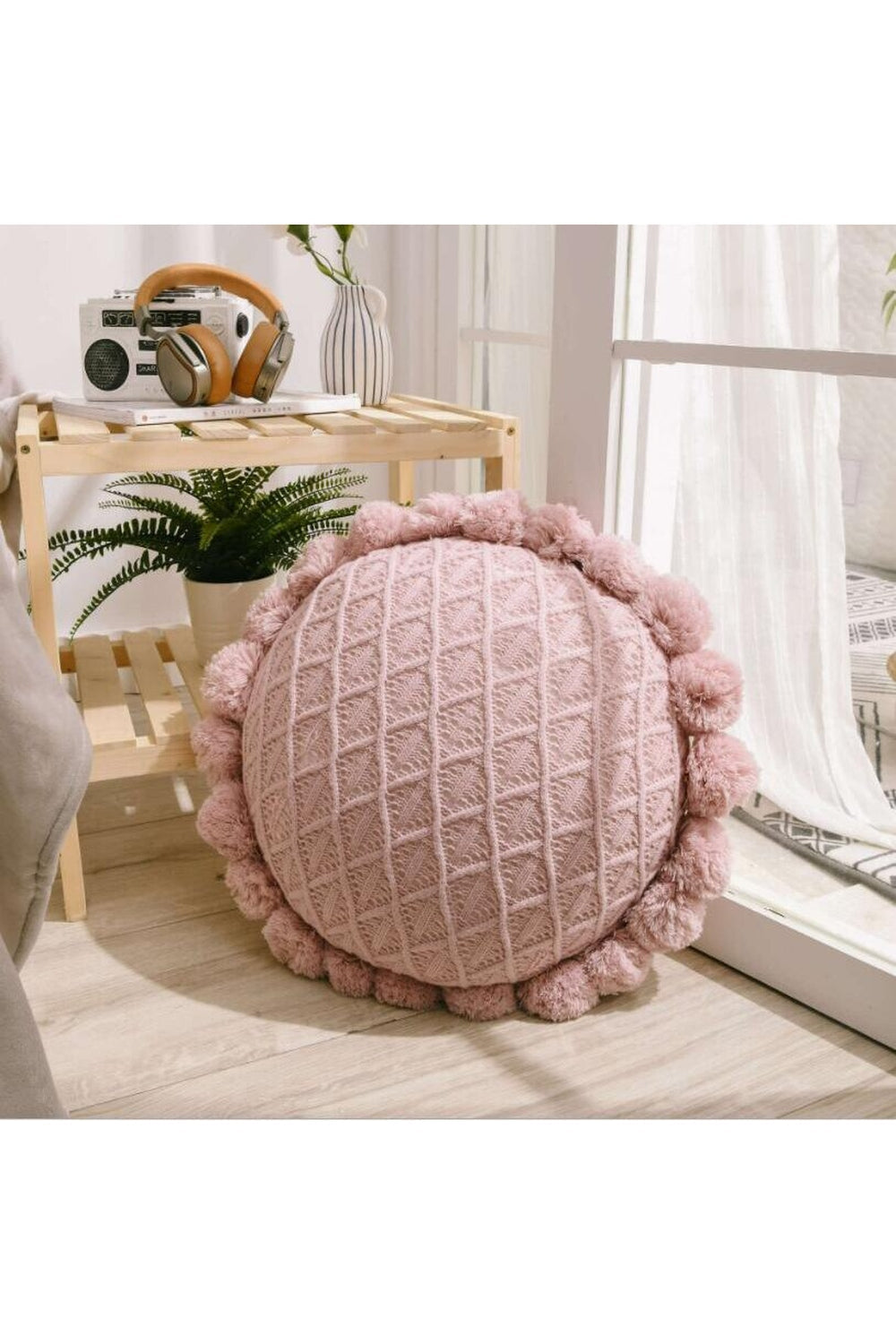 decorated round cushions | Bowlift
