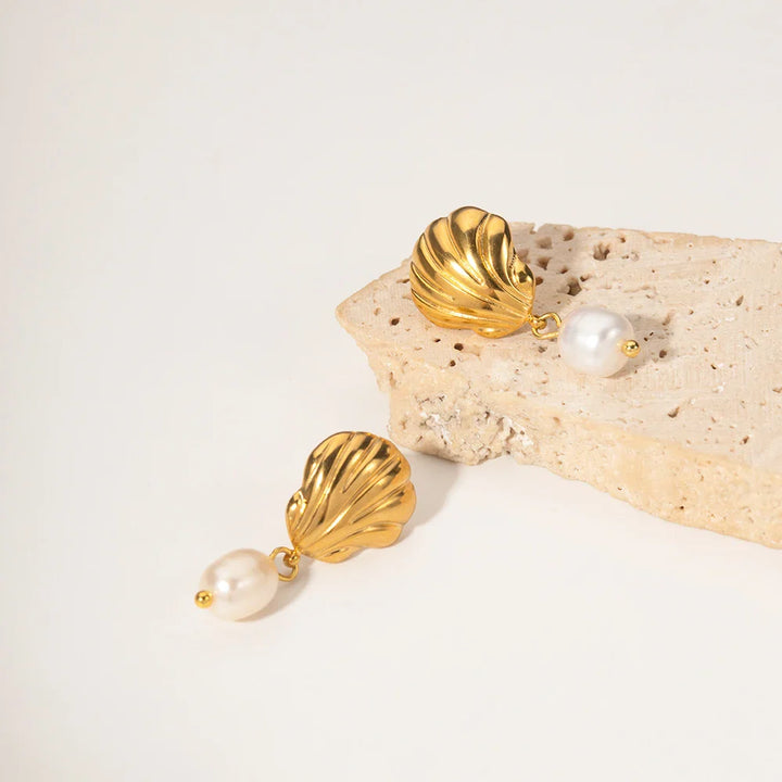 BowLift | Dainty Sea Shell Pearl Earrings