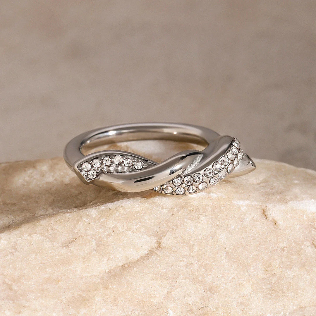 BowLift | Intertwined Diamond Accent Ring