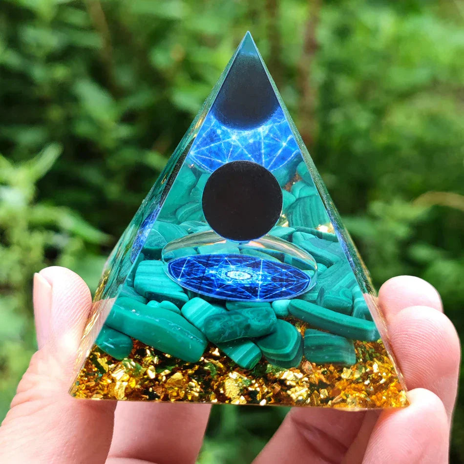 Orgonite Pyramid with Amethyst Pendulum – Energy, Protection and Decoration | Bowlift