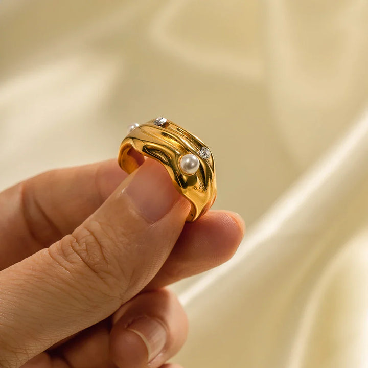 BowLift | Textured Pearl & Diamond Accented Ring