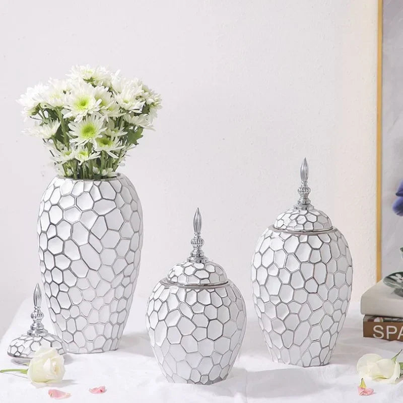 BowLift | GoldenPattern | Ceramic Vase with Luxurious Gold Accents – Modern Decorative Home Piece