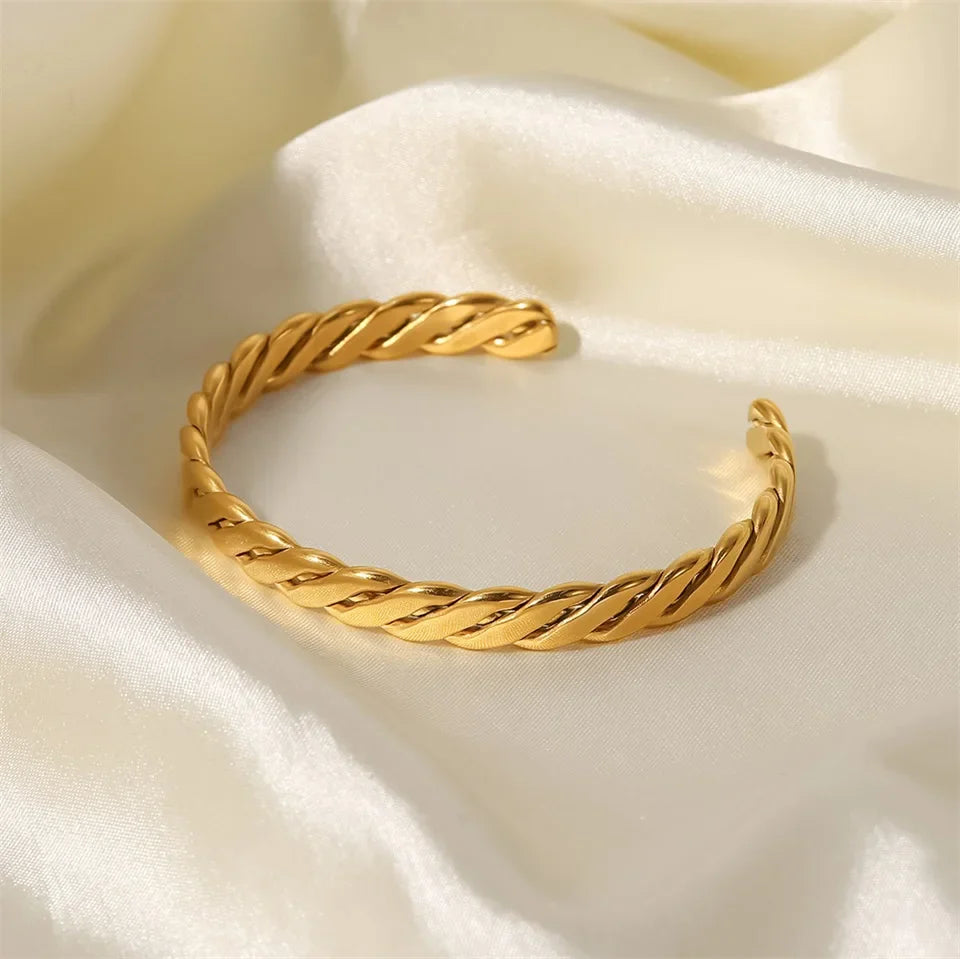 BowLift | 18k Chunky Gold Woven Bangle Bracelet