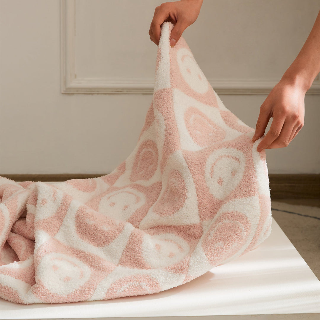 Smiley Checkered Blanket | Bowlift