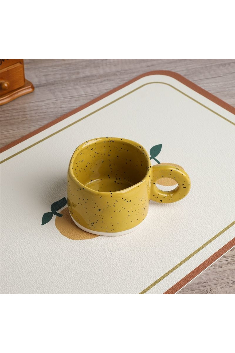 Porcelain-handgrip-cup | Bowlift