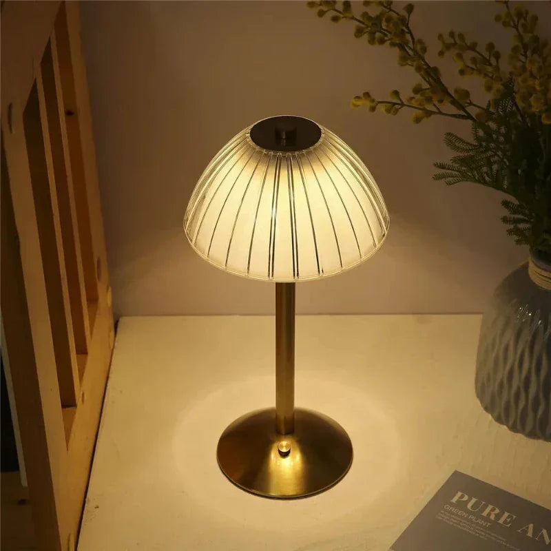 BowLift | Wireless three-color LED table lamp with dimming function