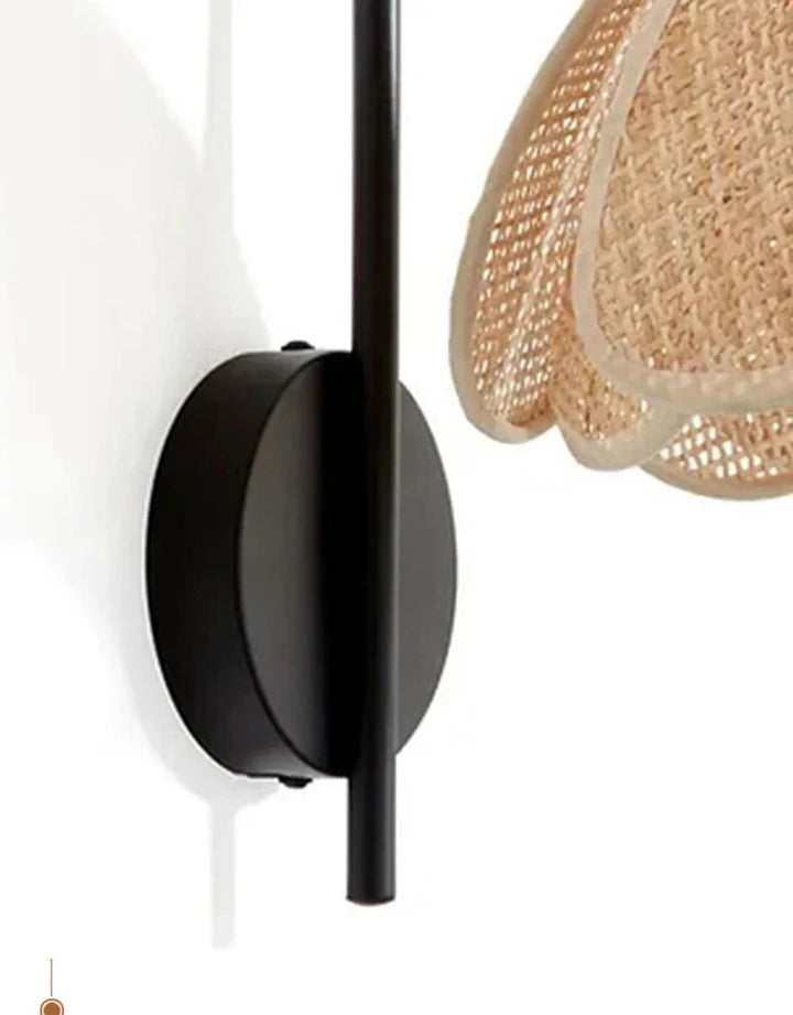 BowLift | LumaFlora - Elegant rattan wall lamp - Warm floral ambiance