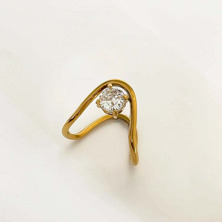 BowLift | 18k Irregular Twist Diamond Ring