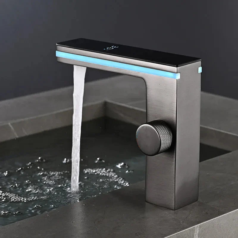 BowLift | LED Sink Faucet with Digital Temperature Display and Hot-Cold Mixing Function