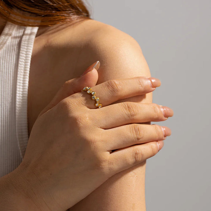 BowLift | Staggered Hive Diamond Ring