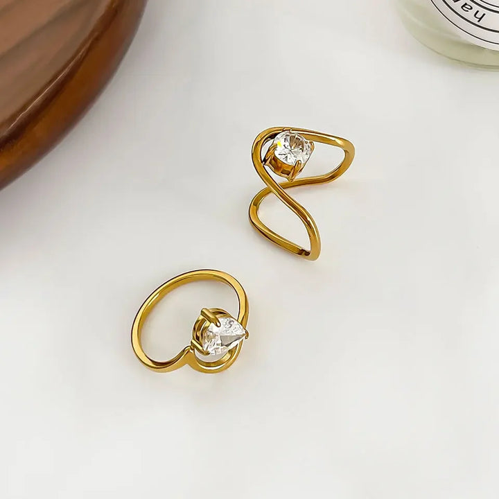 BowLift | 18k Irregular Twist Diamond Ring