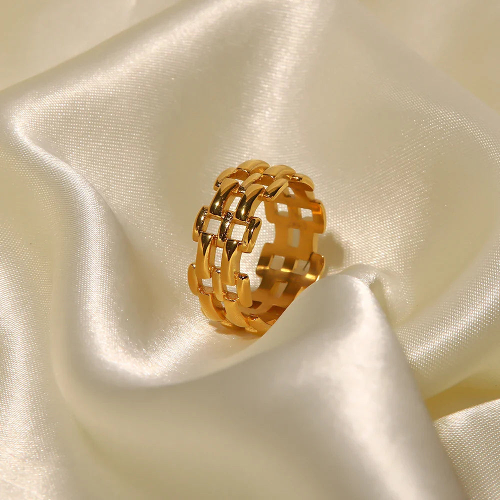 BowLift | 18k Rice Bead Ring
