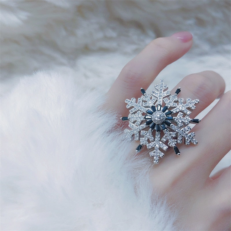 BowLift | Winter Snowflake Rotating Ring