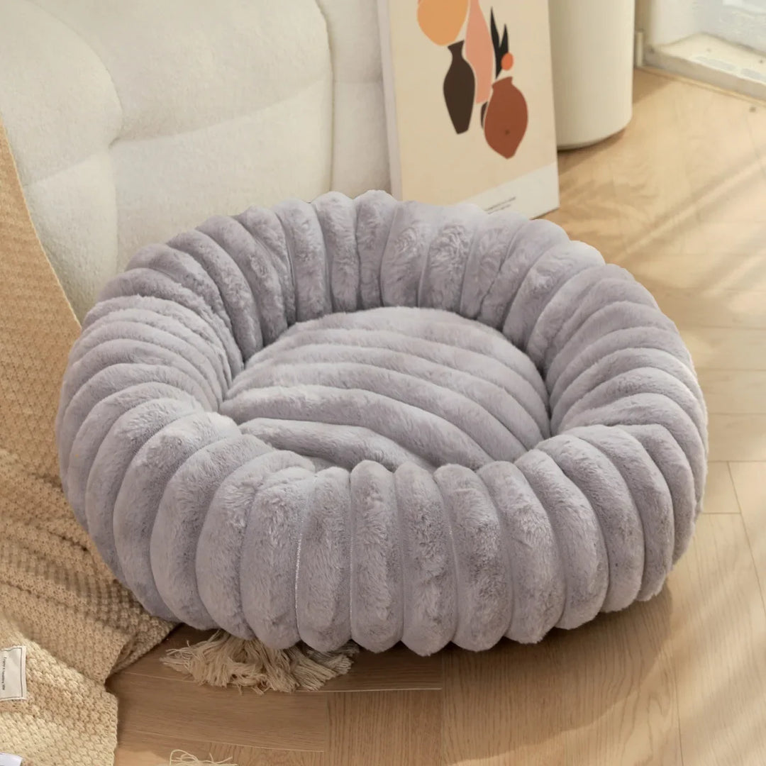 Round donut dog bed made of plush with non-slip bottom Bowlift