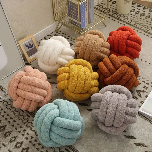 BowLift | Throw Pillow - Cozy - Hand-Knotted Ball - Sheepskin