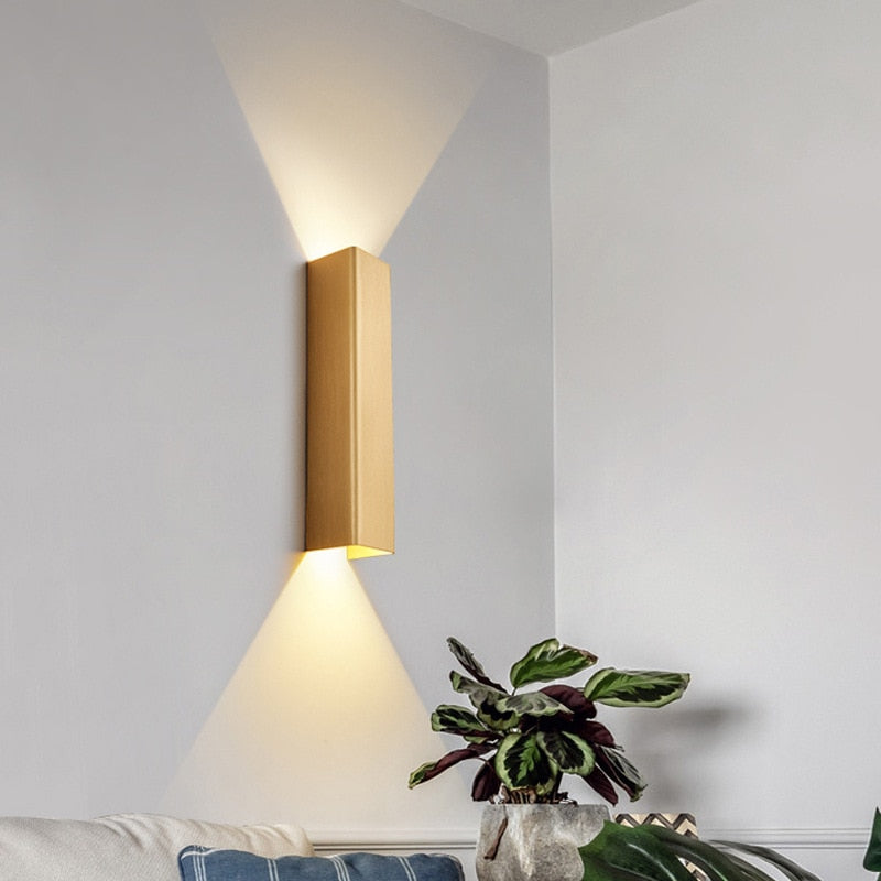 BowLift | BeamLuxe – Sleek Outdoor Lamp for Contemporary Spaces