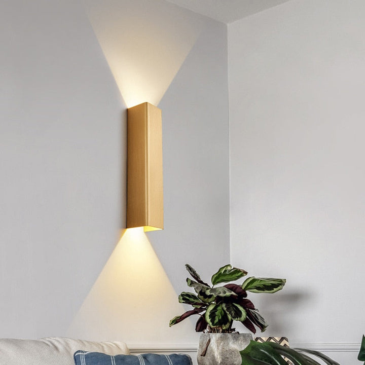 BowLift | BeamLuxe – Sleek Outdoor Lamp for Contemporary Spaces