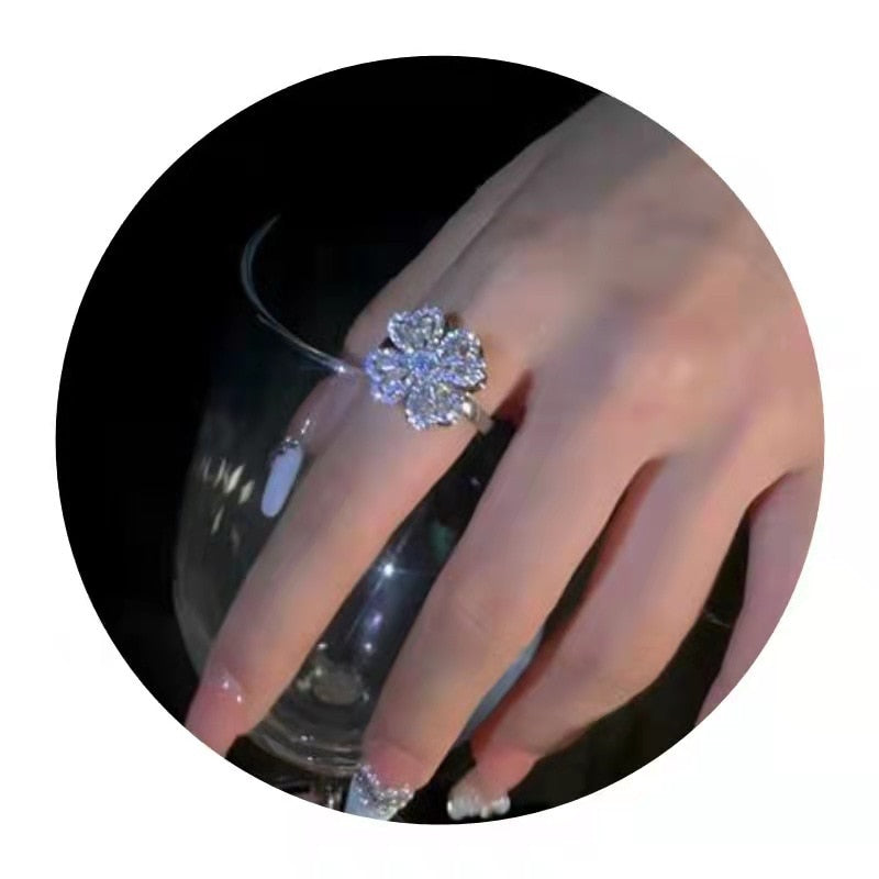 BowLift | Rotating Flower Zircon Clover Ring