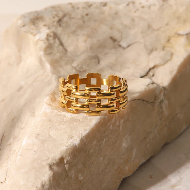 BowLift | 18k Rice Bead Ring