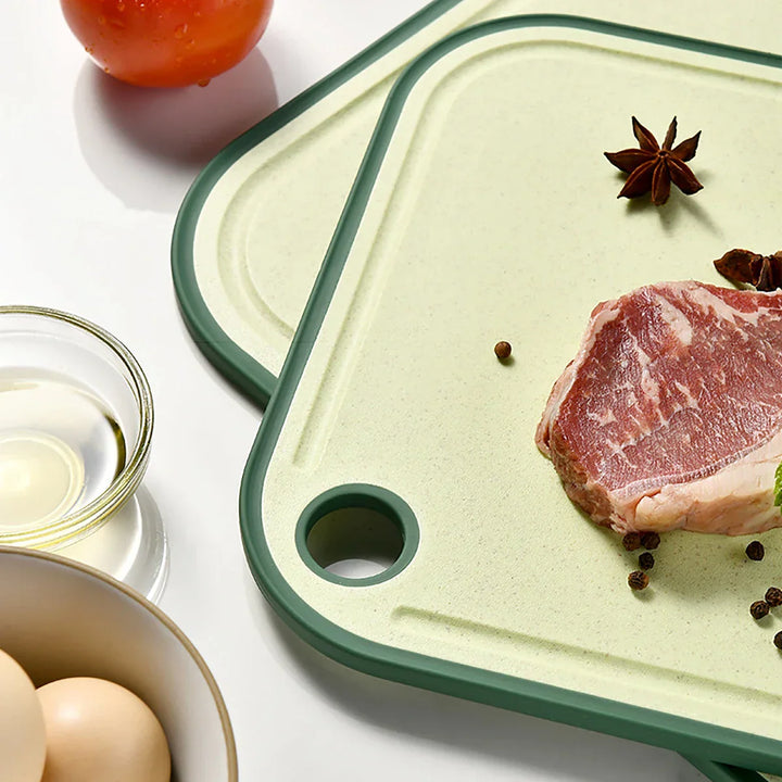BowLift | Practical cutting board with garlic mill