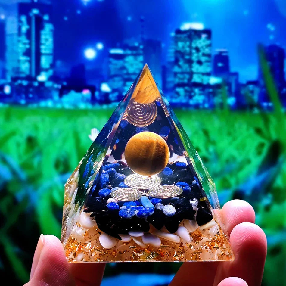 Orgonite Pyramid with Amethyst Pendulum – Energy, Protection and Decoration | Bowlift