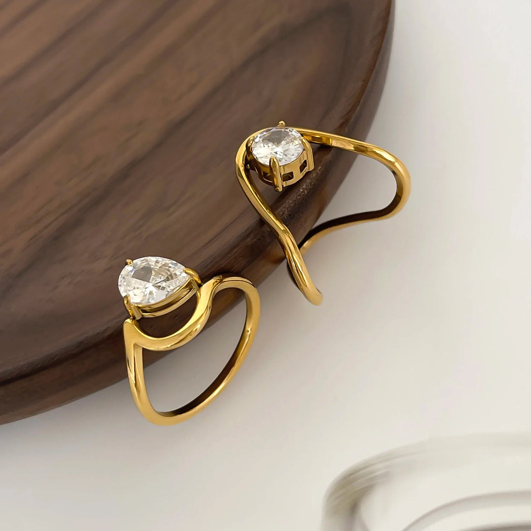 BowLift | 18k Irregular Twist Diamond Ring