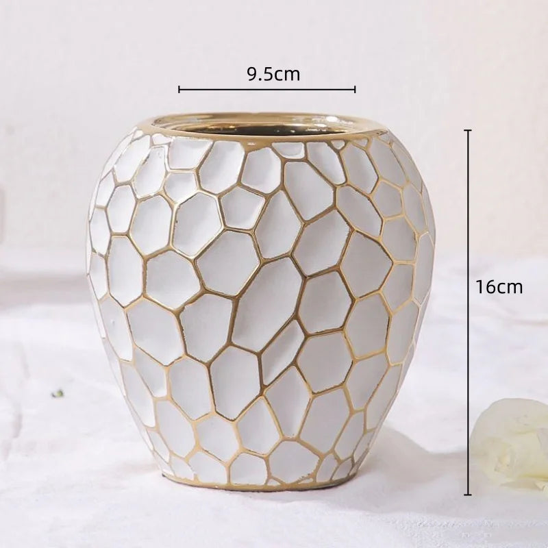 BowLift | GoldenPattern | Ceramic Vase with Luxurious Gold Accents – Modern Decorative Home Piece