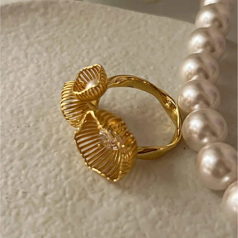 BowLift | Diamond Pearl Clam Shell Ring