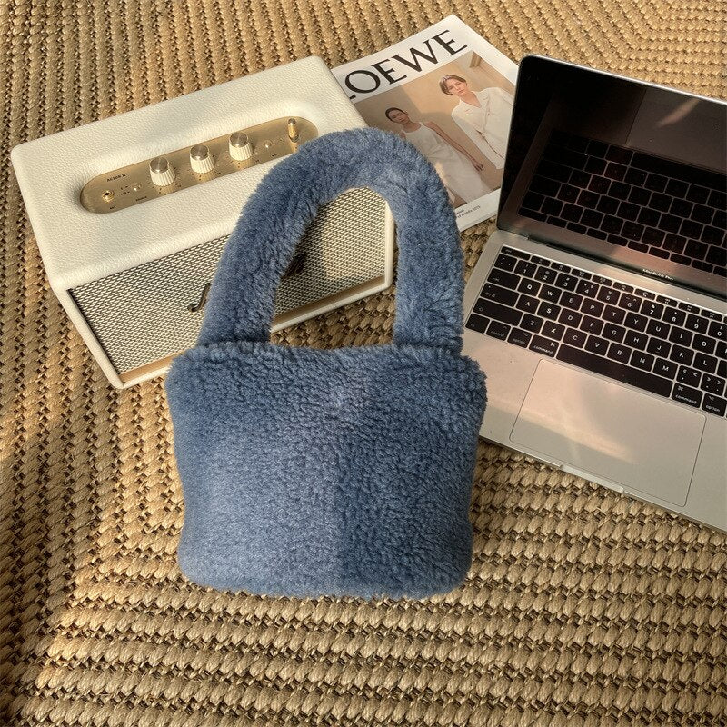 BowLift | Cuddly Plush Mini Bucket Bag
