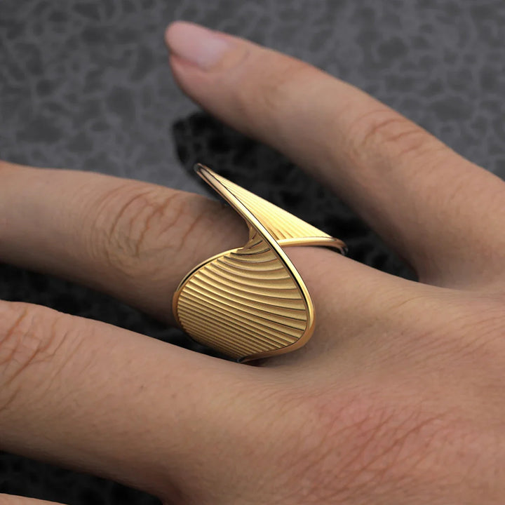 BowLift | Spiral Twist Textured Ring