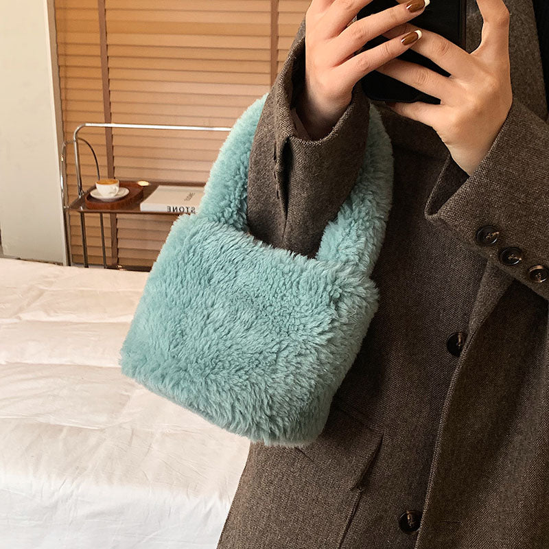 BowLift | Cuddly Plush Mini Bucket Bag