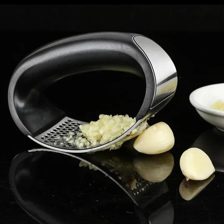 BowLift | Steel strength of garlic pressing in your kitchen!