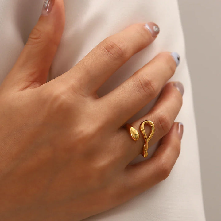 BowLift | 18k Curved Elegance Ring