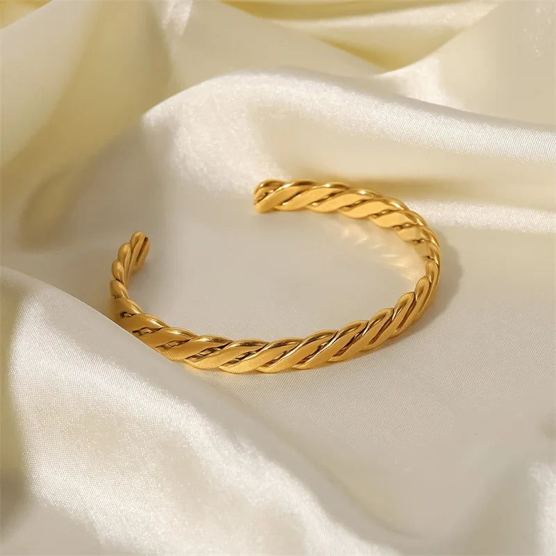 BowLift | 18k Chunky Gold Woven Bangle Bracelet