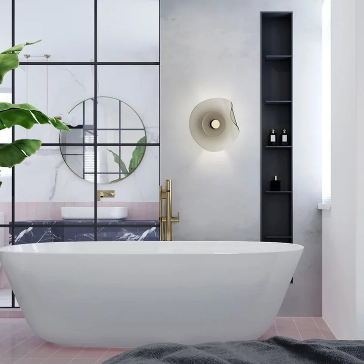 BowLift | Slim Wall Lamp made of Glass in Modern Style