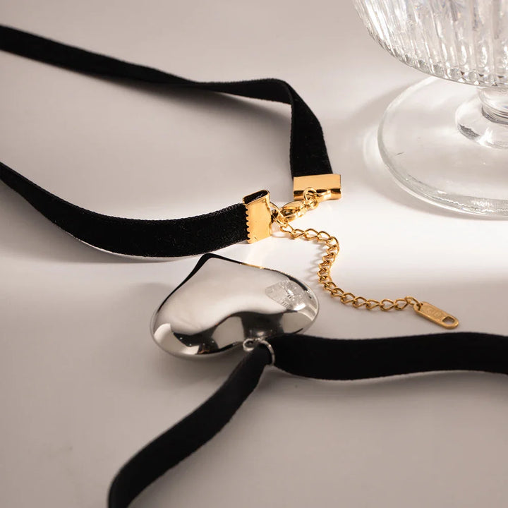 BowLift | Chunky Heart Strap Necklace