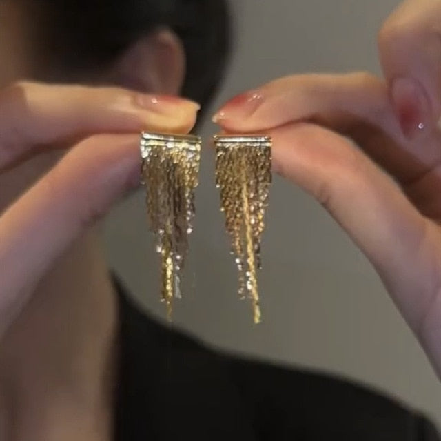 BowLift | Golden Shining City Tassel Earring