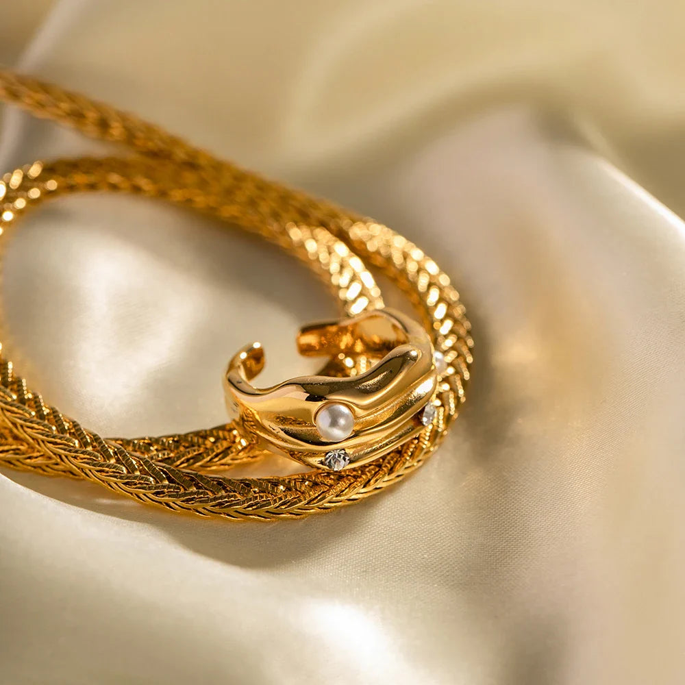 BowLift | Textured Pearl & Diamond Accented Ring