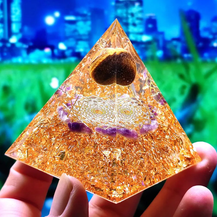 Orgonite Pyramid with Amethyst Pendulum – Energy, Protection and Decoration | Bowlift
